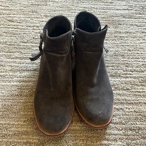 Women’s Dulce Vita booties size 7.5 anthracite gray suede